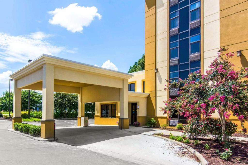 Mulberry Inn Ньюпорт-Ньюс Экстерьер фото